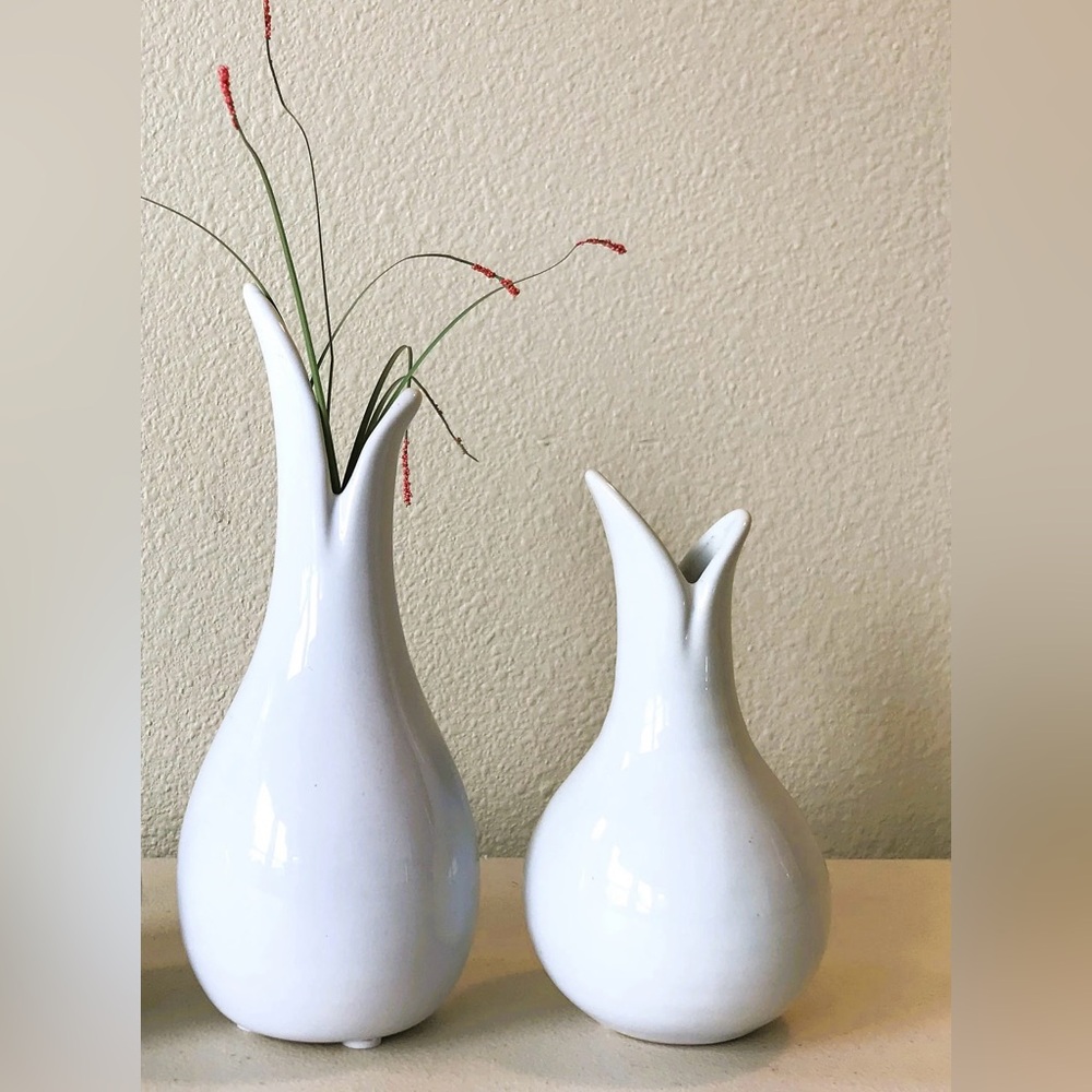 Like New Ceramic Tulip Bud Vases, Pair Of 2